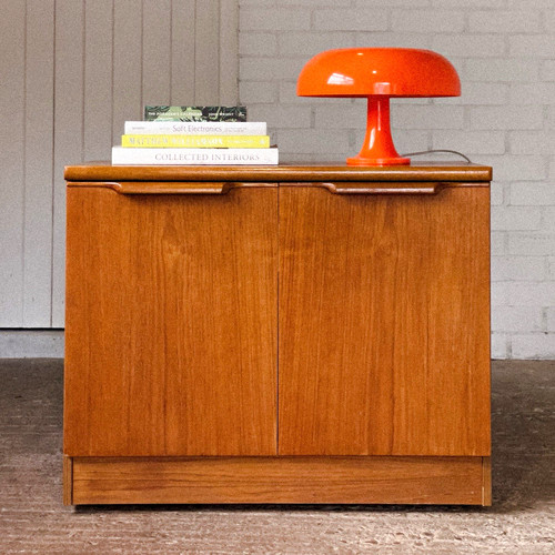 Uniflex teak media - cabinet, mid